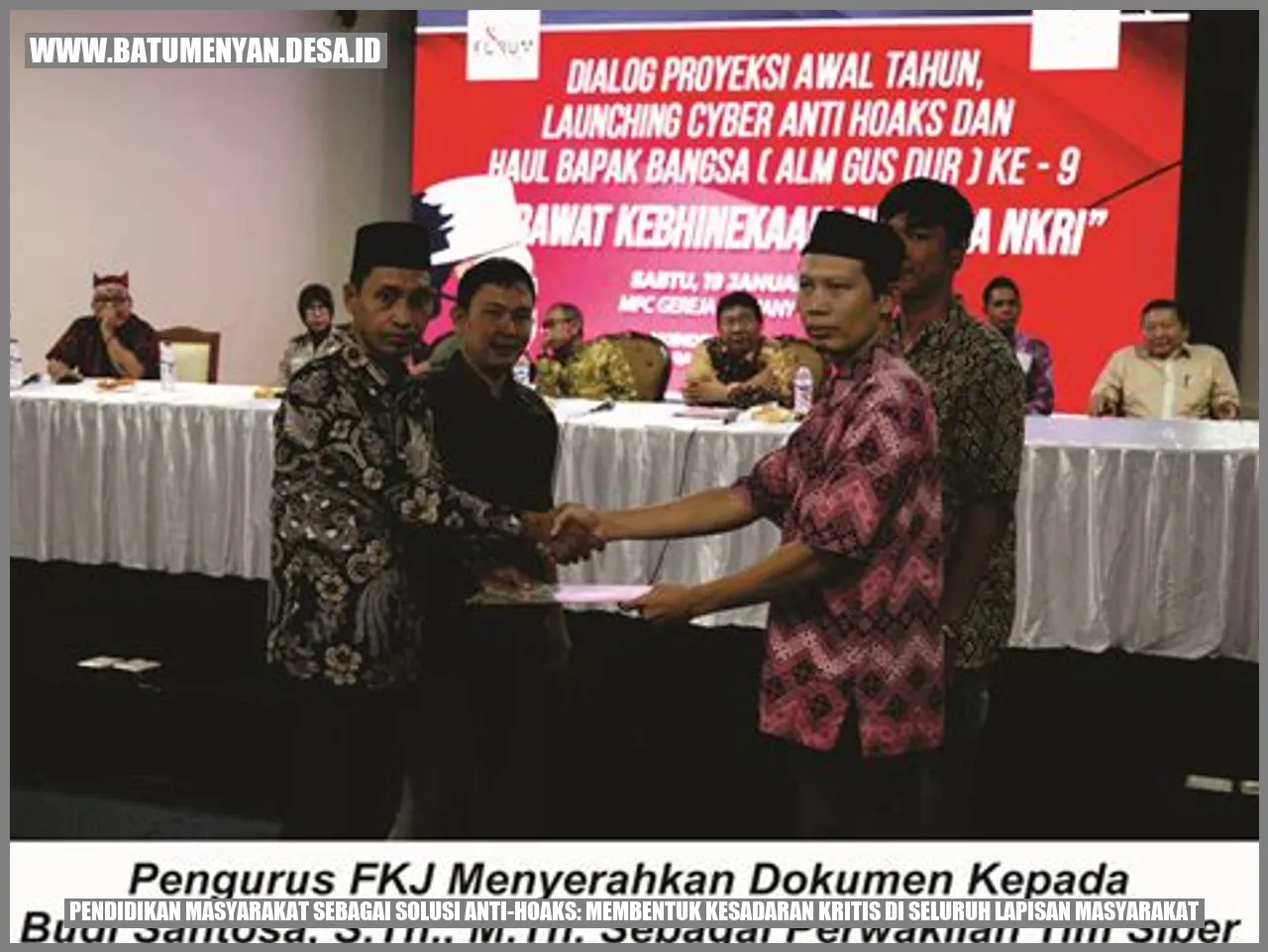 Pendidikan Masyarakat sebagai Solusi Anti-Hoaks: Membentuk Kesadaran Kritis di Seluruh Lapisan Masyarakat