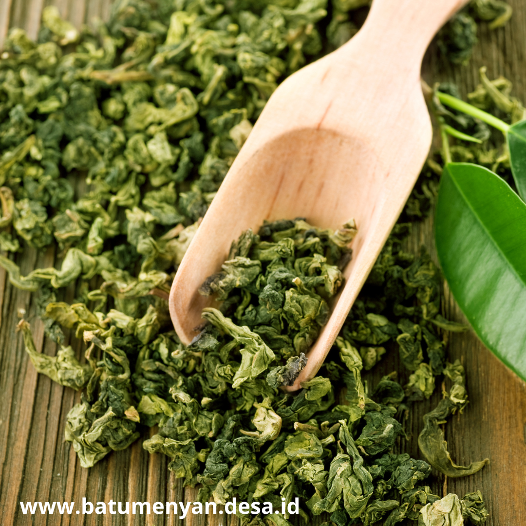Teh Hijau (Camellia sinensis): Manfaat Antioksidan dan Detoksifikasi.