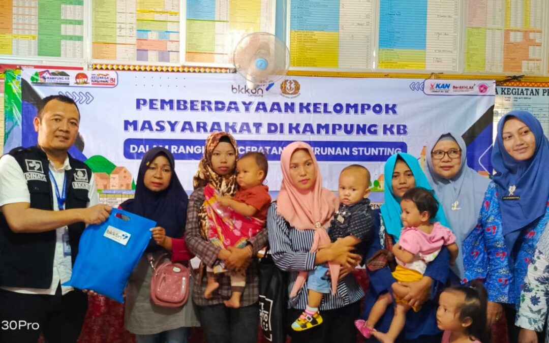 BKKBN Provinsi Lampung Gelar Pembinaan dan Pembagian Bantuan untuk Balita Stunting di Desa Batu Menyan