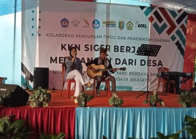 Kolaborasi KKN Siger Berjaya Sukses Membangun dari Desa, Warga Desa Batu Menyan Tampil Memukau dengan Lagu Klasik Lampung