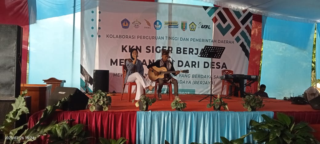Kolaborasi KKN Siger Berjaya Sukses Membangun dari Desa, Warga Desa Batu Menyan Tampil Memukau dengan Lagu Klasik Lampung