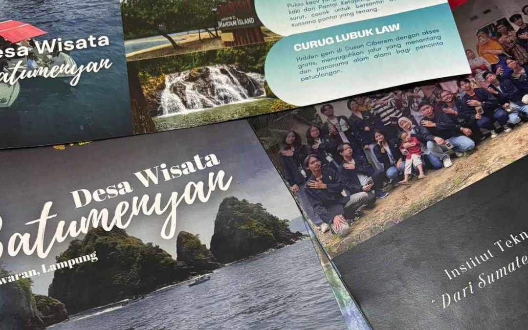 Mahasiswa KKN Tematik Kelompok 45 ITERA Desain Booklet Wisata sebagai Media Promosi Destinasi Wisata Desa Batu Menyan