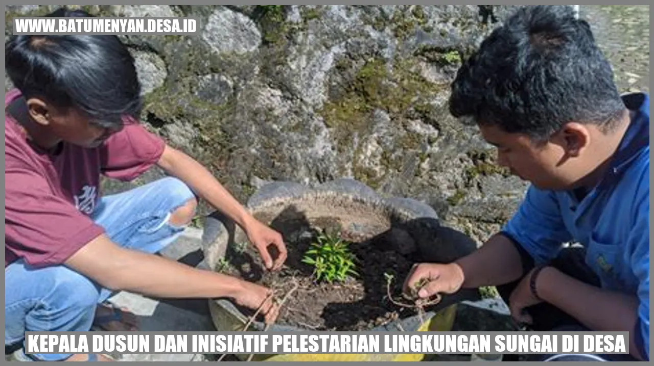 Gambar kepala dusun dan inisiatif pelestarian lingkungan sungai di desa