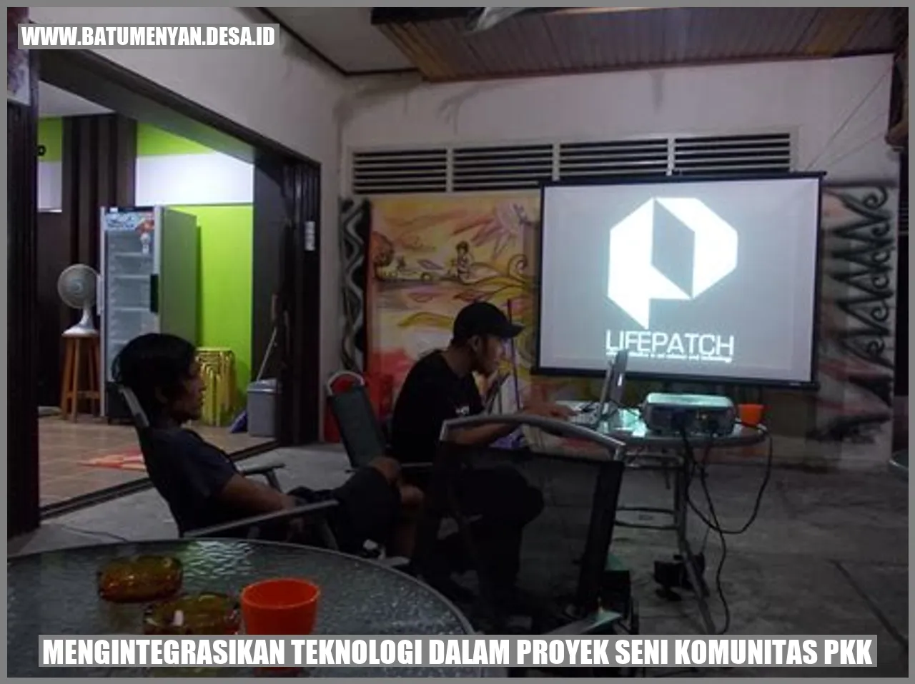 Mengintegrasikan Teknologi dalam Proyek Seni Komunitas PKK