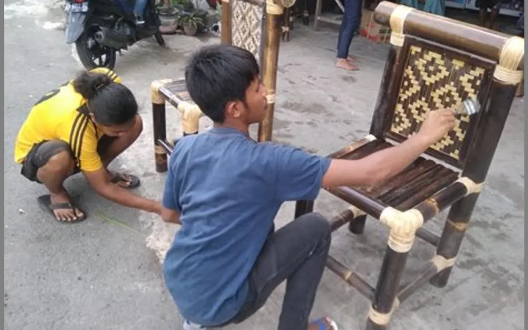 Pengembangan Kerajinan Tangan sebagai Sumber Penghidupan Desa