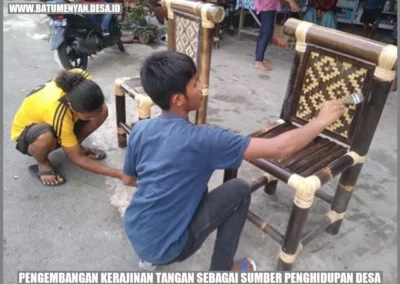 Pengembangan Kerajinan Tangan sebagai Sumber Penghidupan Desa