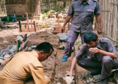 Bersama BPD, Kades Batu Menyan Letakkan Batu Pertama Pembangunan Gedung Posyandu