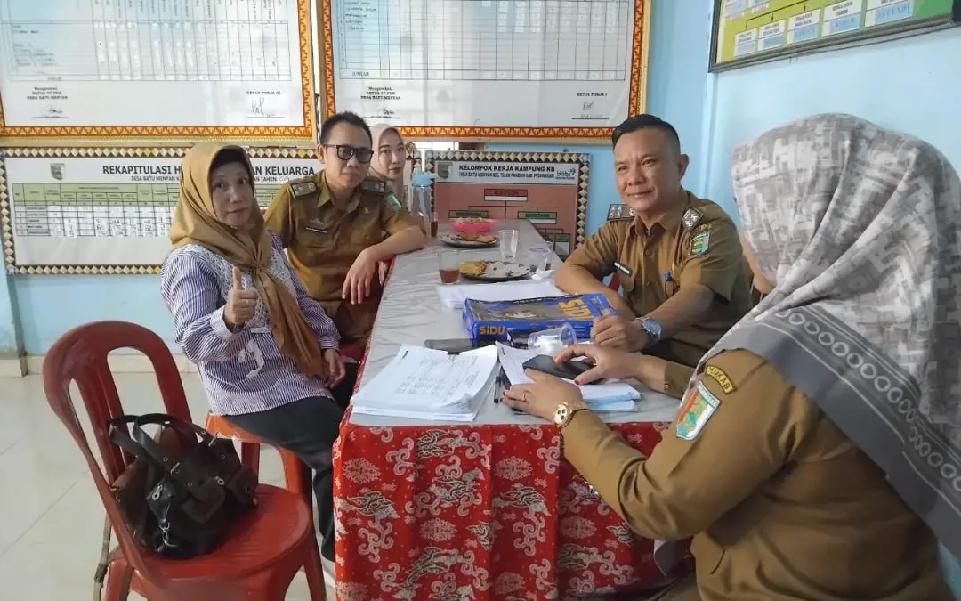 Tim  Monev Kecamatan Teluk Pandan Lakukan Monitoring Dan Evaluasi DD Tahap I Di Desa Batu Menyan
